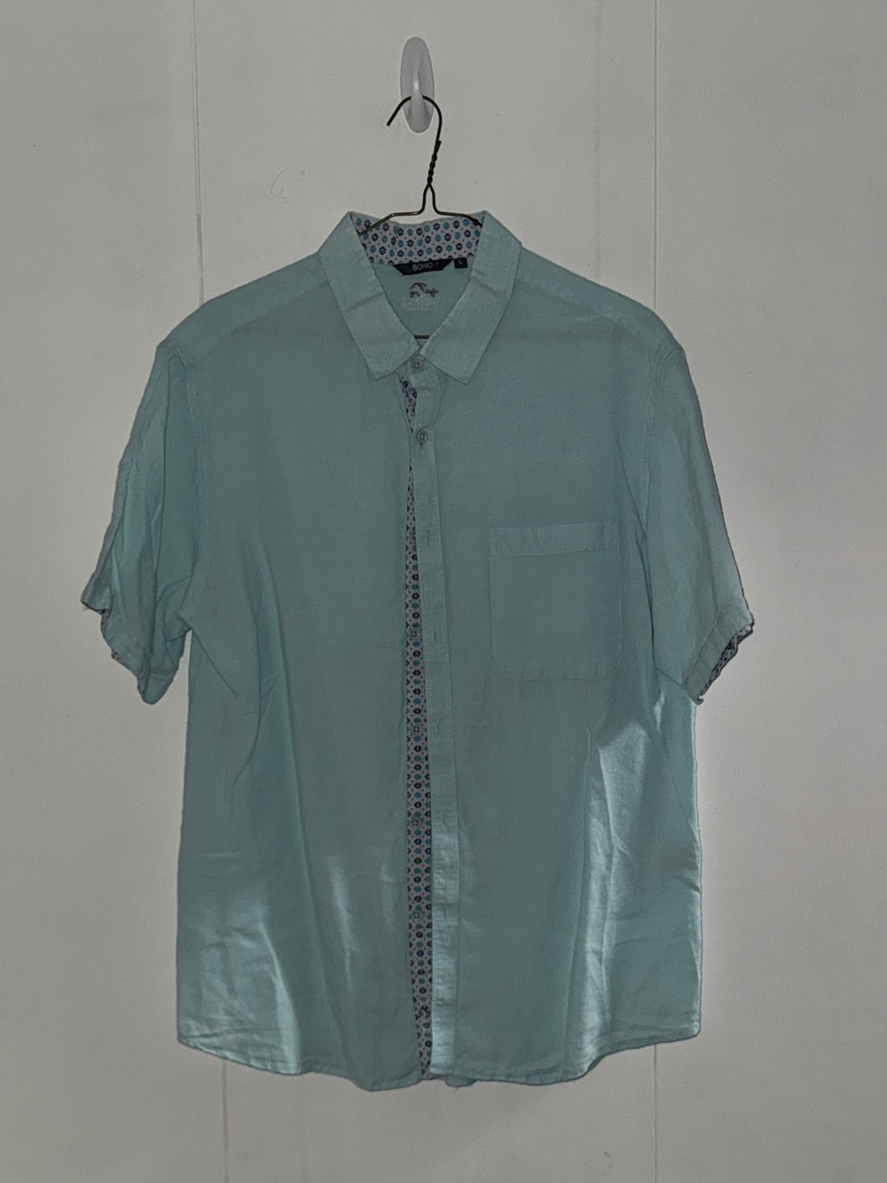 Men's 100% Linen Short-Sleeve Button-Up Shirt in Light Mint - Picture 3 of 5